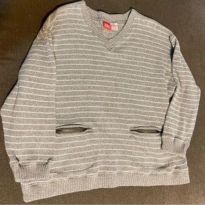 Liz and Co. brown/tan and white sweater. Has front pockets.